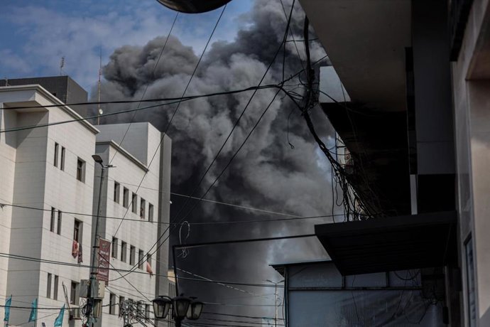 Archivo - Imagen de una explosión en la Franja de Gaza 