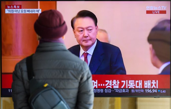 January 24, 2025, Seoul, South Korea: A 24-hour Yonhap news TV broadcast at Seoul Railway Station showing a news broadcast with the Impeached South Korean President Yoon Suk Yeol attends the fourth hearing of his impeachment trial at the Constitutional Co