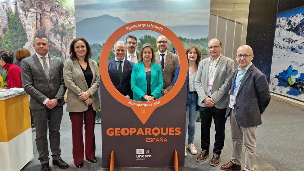 La consejera de Sostenibilidad y Medio Ambiente, Catalina García, destaca en Fitur el gran atractivo turístico de los geoparques de Andalucía.