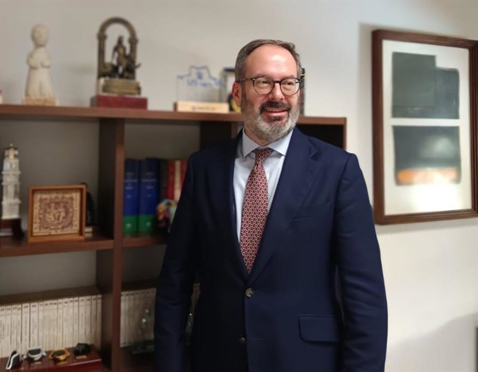 Adolfo Molina en su despacho de la Delegación del Gobierno andaluz en Córdoba.