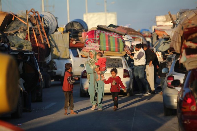 January 25, 2025, Nusairat, Gaza Strip, Palestinian Territory: Palestinians wait to enter the north of Gaza on Salahaddin Street, close to the Netzarim Corridor, which separates the north from the south of the Gaza Strip after the second round of the firs