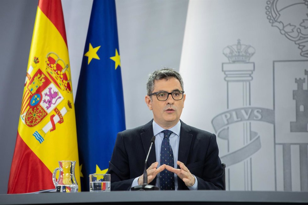 El ministro de la Presidencia, Justicia y Relaciones con las Cortes, Félix Bolaños, durante una rueda de prensa tras el Consejo de Ministros, en el Palacio de la Moncloa, a 21 de enero de 2025, en Madrid (España). 