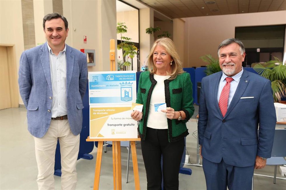 Archivo - El Ayuntamiento de Marbella (Málaga) mantiene la gratuidad del transporte público urbano para los empadronados.