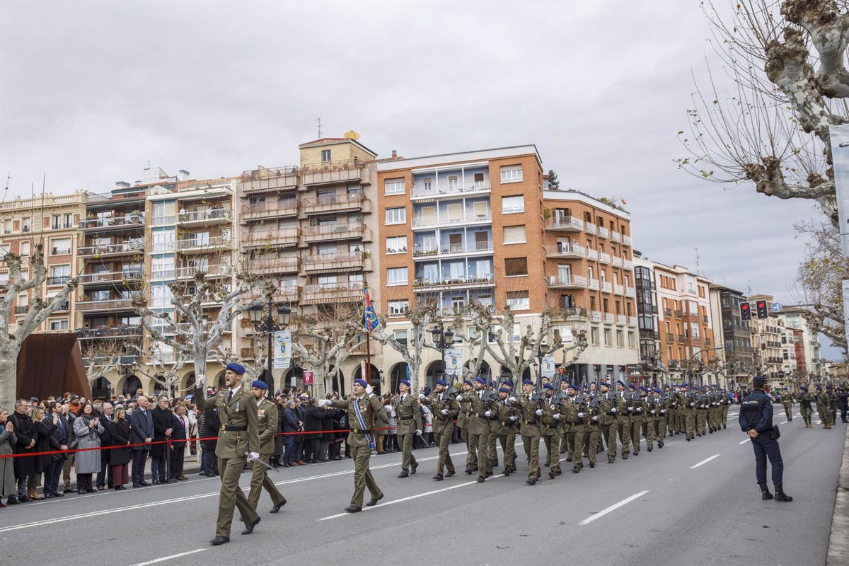 El batallón Bhelma III celebra con los ciudadanos que lleva 50 años  paseando el nombre de La Rioja 