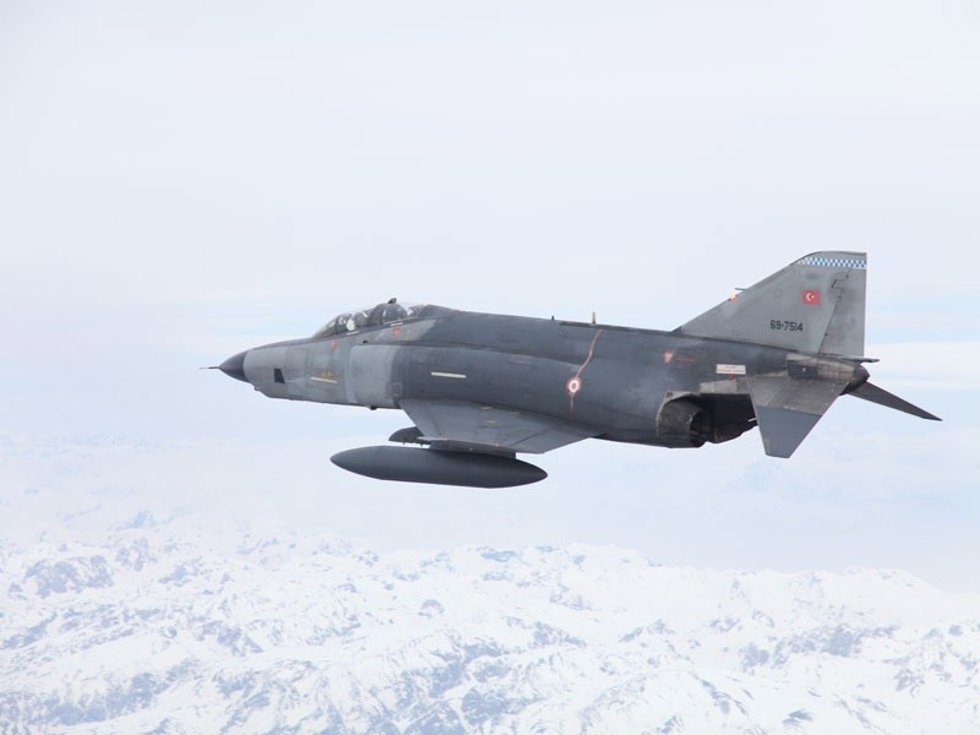 Archivo - Avión de combate turco (archivo)