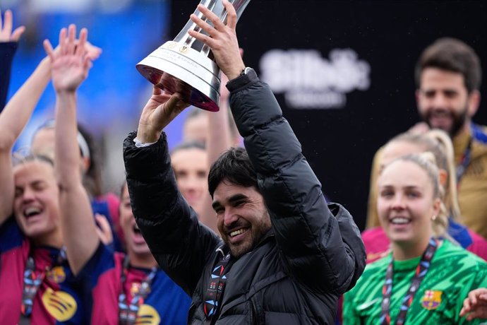 Pere Romeu, head coach of FC Barcelona, celebrates with the trophy during the Spanish Women SuperCup, Supercopa de Espana Femenina, final match played between FC Barcelona and Real Madrid at Butarqe stadium on January 26, 2025, in Madrid, Spain.