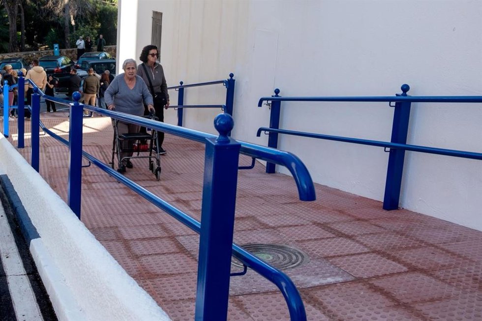 Marbella concluye la obra de una rampa para "una conexión segura" entre las calles San Antonio y Boquerón.