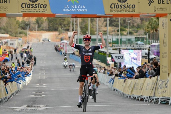 Marc Hirschi vence en la Clàssica Comunitat Valenciana