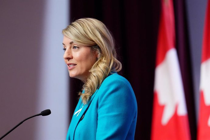 Archivo - December 6, 2024, Ottawa, On, CANADA: Foreign Affairs Minister Melanie Joly speaks during a press conference regarding the launch of the Arctic Foreign Policy during an event at Global Affairs Canada headquarters, in Ottawa, Friday, Dec. 6, 2024