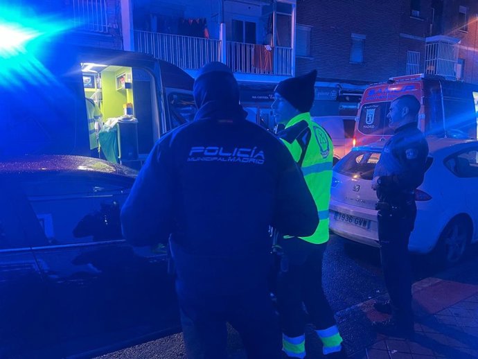 Heridos de gravedad dos hombres en el incendio de una vivienda en Carabanchel