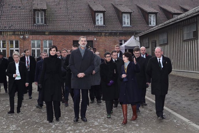 Archivo - Los Reyes Felipe y Letizia durante la ceremonia de conmemoración del 75º aniversario de la liberación del campo de concentración y exterminio de Auschwitz-Birkenau, en Polonia a 27 de enero de 2020.