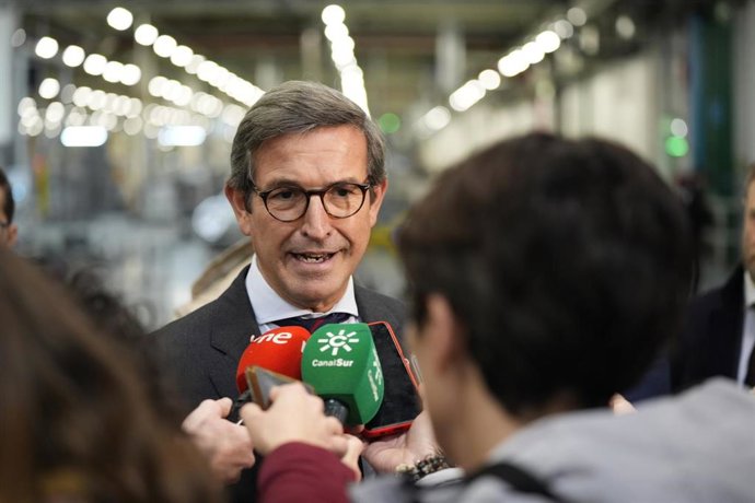 El consejero de Industria, Energía y Minas, Jorge Paradela atiende a los medios de comunicación. A 20 de enero de 2025 en Sevilla, Andalucía (España). 