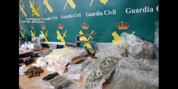 12. Nueve detenidos por tráfico de drogas, incluida una mujer de 87 años que vendía desde su casa y en bares