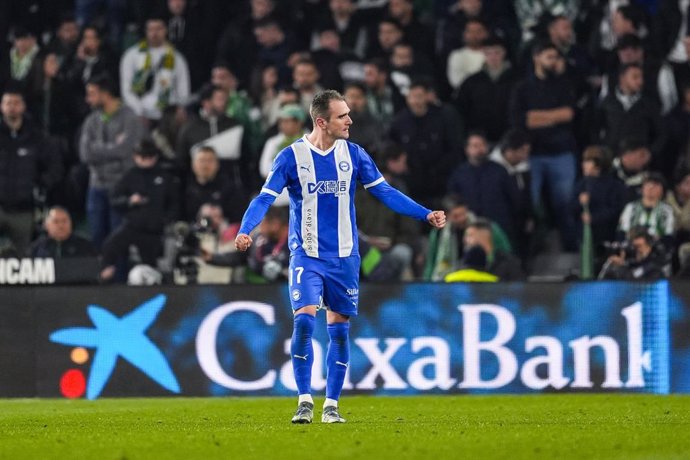 Kike Garcia of Deportivo Alaves celebrates a goal during the Spanish league, LaLiga EA Sports, football match played between Real Betis and Deportivo Alaves at Benito Villamarin stadium on January 18, 2025, in Sevilla, Spain.