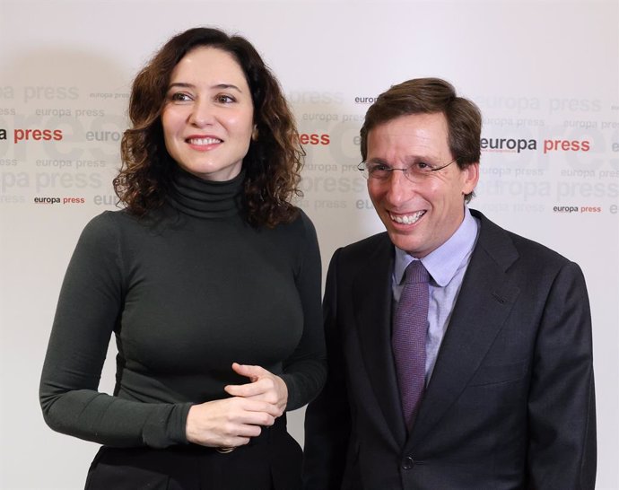 La presidenta de la Comunidad de Madrid, Isabel Díaz Ayuso, y el alcalde de Madrid, José Luis Martínez-Almeida, durante un Desayuno Madrid de Europa Press, en el Hotel Hyatt Regency Hesperia, a 27 de enero de 2025, en Madrid (España).