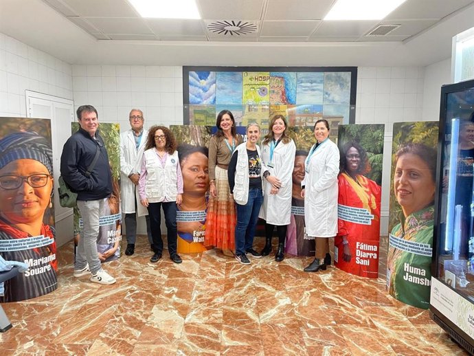 El Hospital Regional Universitario ha inaugurado en el hospital general, en la entrada del pabellón B, la exposición fotográfica organizada por Médicos del Mundo con motivo del Día Internacional de la Tolerancia Cero con la Mutilación Genital Femenina.