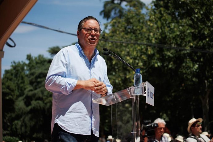 Archivo - El secretario general del PP de Madrid, Alfonso Serrano, interviene durante un acto del PP de Madrid, en el Parque de Berlín,
