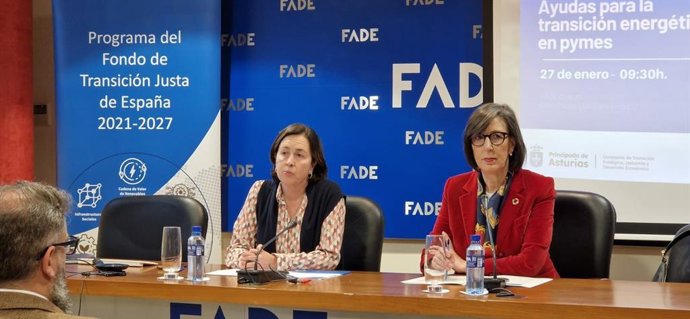 Leticia Bilbao, directora del Área de Desarrollo Empresarial de FADE y Nieves Roqueñí, consejera de Transición Ecológica, Industria y Desarrollo Económica.