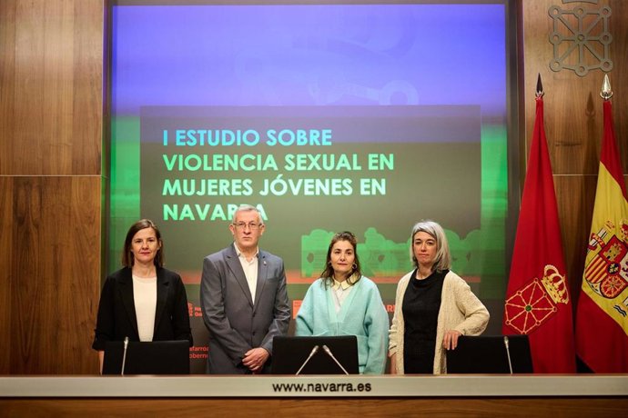 Patricia Abad, el vicepresidente Félix Taberna, Rut Iturbide y Sara San Julián, en la presentación del I Estudio sobre Violencia Sexual en Mujeres Jóvenes en Navarra.