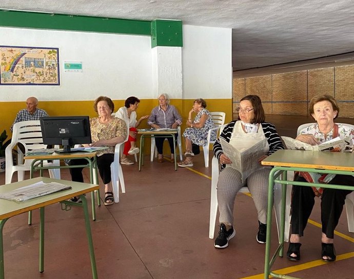Los trabajos del certamen 'Mayores creativos' que convocan anualmente el Centro de Salud El Palo, y la Asociación En Activo, se encuentran recopilados y publicados en una edición digital de la Sociedad Andaluza de Medicina Familiar y Comunitaria.