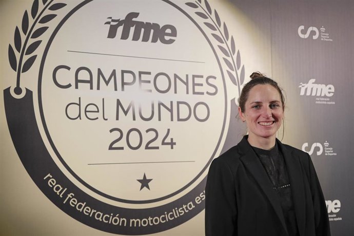 La piloto española Sandra Gómez, en la Gala de Campeones 2024 de la RFME.