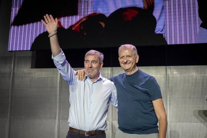 Los secretarios generales de CC en Canarias y Tenerife, Fernando Clavijo, y Francisco Linares, respectivamente