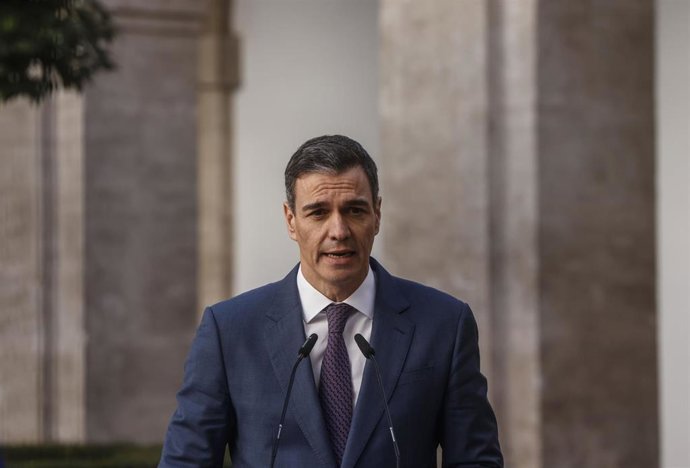 El presidente del Gobierno, Pedro Sánchez, interviene tras una reunión con agentes sociales, en la Delegación del Gobierno en la Comunidad Valenciana, a 23 de enero de 2025, en Madrid (España).