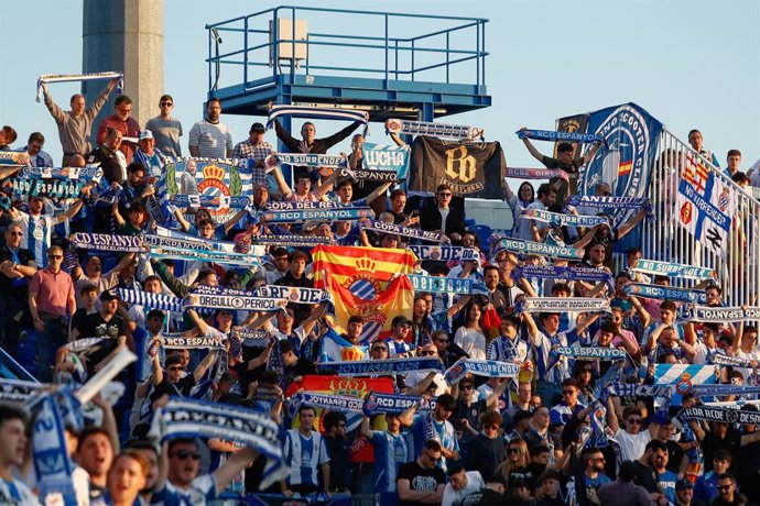 Archivo - Fans of RCD Espanyol  during the Spanish League, LaLiga Hypermotion, football match played between CD Leganes and RCD Espanyol at Butarque stadium on April 12, 2024 in Leganes, Madrid, Spain.