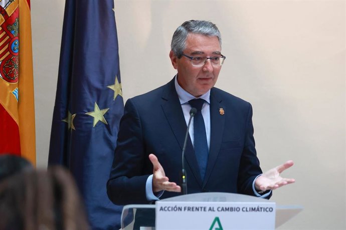 Archivo - El alcalde de Rincón de la Victoria, Francisco Salado, en una imagen de archivo.