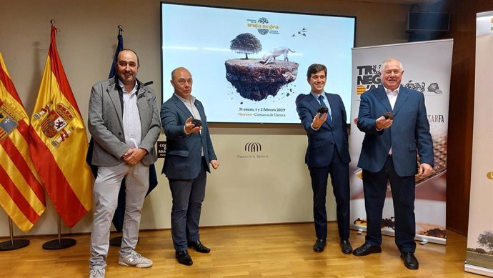 El presidente de Truzarfa, Jesús López; el presidente de la Comarca de Daroca, Javier Lafuente; el vicepresidente primero de las Cortes de Aragón, Ramón Celma; y el alcalde de Murero, Santiago Mingote.