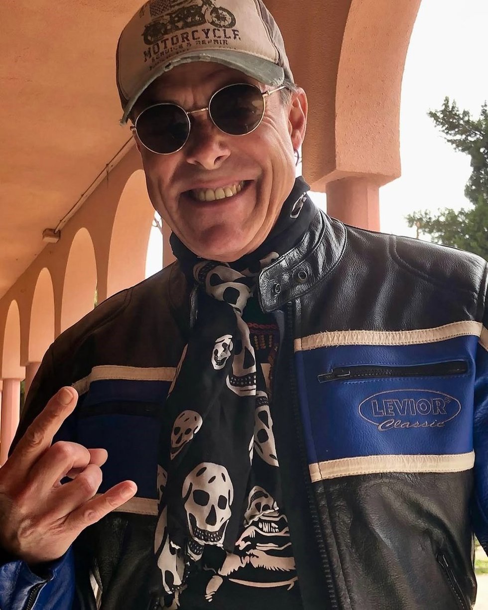 Muere Enrique Bastante, guitarrista de Gabinete Caligari, en una accidente de tráfico