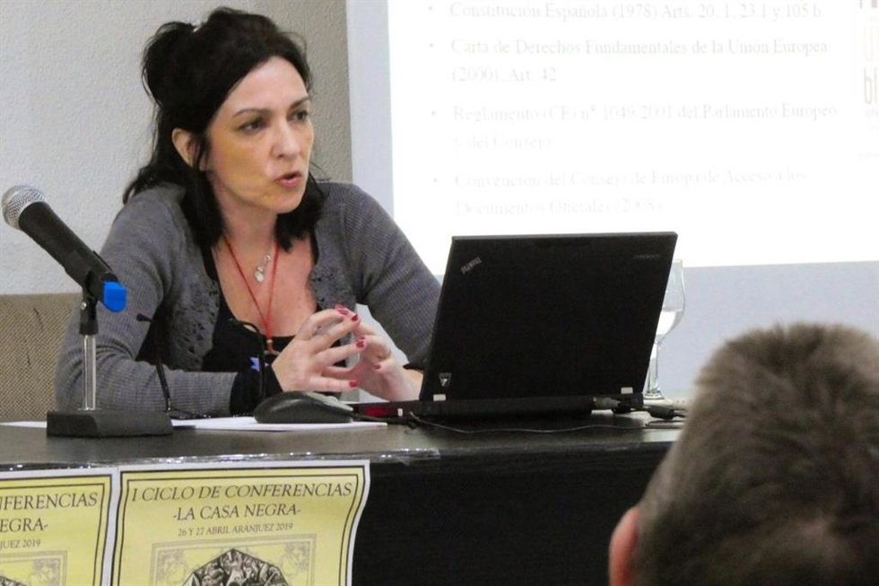 Marta Hernangómez es historiadora de formación y funcionaria del Cuerpo Facultativo de Archivos, Bibliotecas y Museos, y cuenta con una amplia experiencia en la gestión de archivos en el sector público.