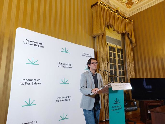 El portavoz parlamentario del PSIB-PSOE, Iago Negueruela, en rueda de prensa