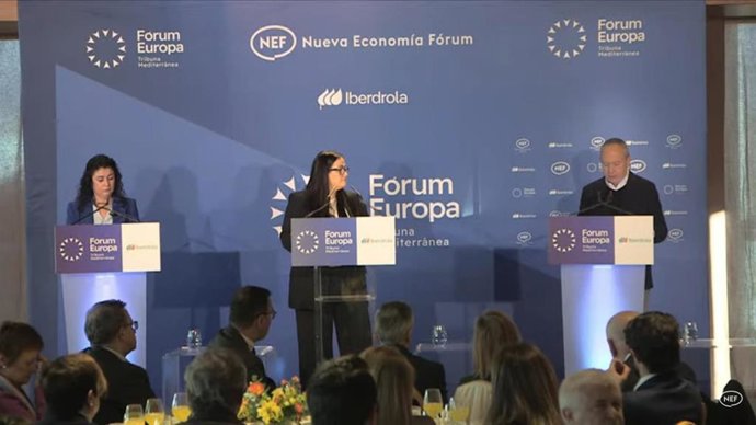 La secretaria general de CCOO PV, Ana García, y el secretario general de UGT PV, Ismael Sáez, en un desayuno informativo de Nueva Economía Forum