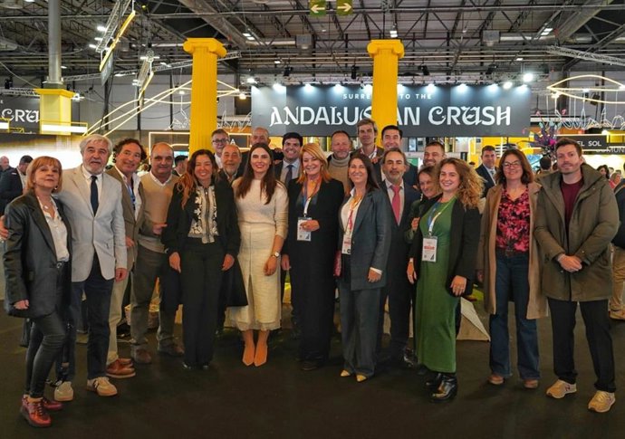 Representantes del Consejo de Turismo de la FOE en Fitur.