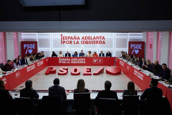 Miembros de la Ejecutiva del PSOE durante una reunión de la Comisión Ejecutiva Federal en la sede federal del PSOE, a 27 de enero de 2025, en Madrid (España).