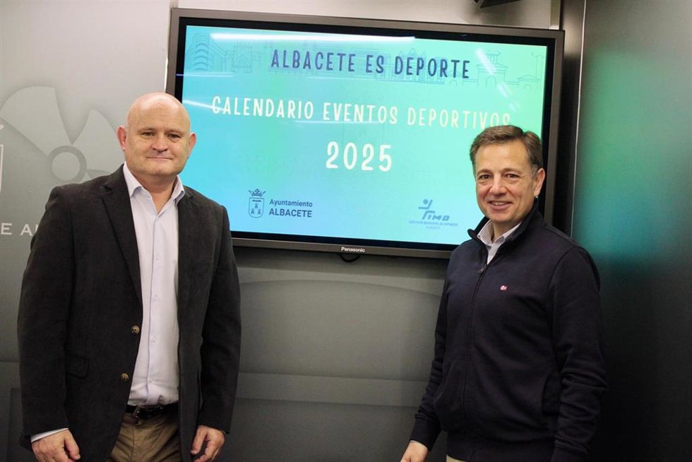 El alcalde de Albacete, Manuel Serrano, y el concejal de Deportes, Francisco Villaescusa.