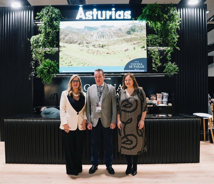La viceconsejera de Turismo, Lara Martínez; el consejero de Medio Rural y Política Agraria, Marcelino Marcos, y la directora general de Agricultura, Agroindustria y Desarrollo Rural, Begoña López.
