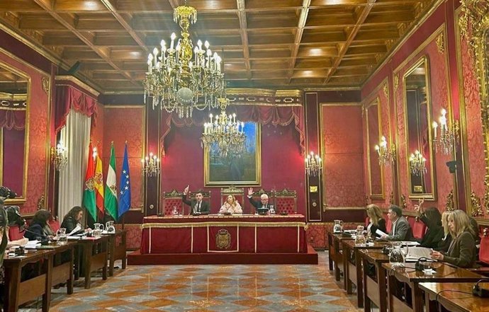Comisión municipal de Economía y Hacienda de Granada, reunida en convocatoria extraordinaria este lunes