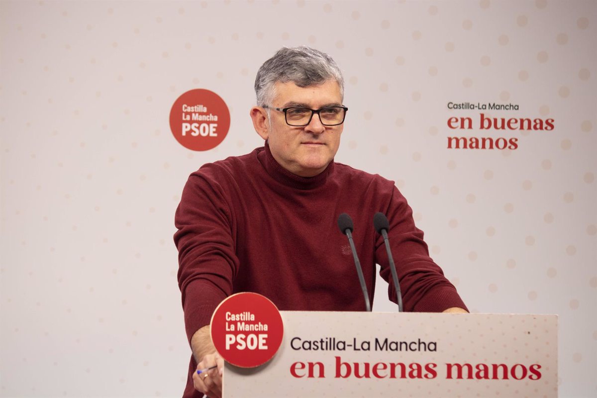 PSOE CLM acusa a PP de  recortar hasta en oposición  y anima a que lleven a Génova copia de las firmas contra pensiones