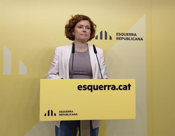 La secretaria general y portavoz de ERC, Elisenda Alamany, en rueda de prensa.