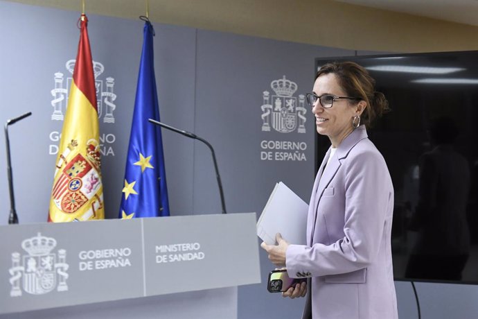 Archivo - La ministra de Sanidad, Mónica García, durante una rueda de prensa tras el pleno del Consejo Internacional del Sistema Nacional de Salud (CISNS), en la sede del Ministerio de Sanidad, a 11 de octubre de 2024, en Madrid (España). El Ministerio de