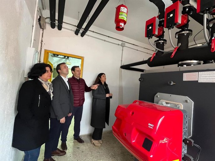 Visita del delegado de Desarrollo Educativo y FP de la Junta en Huelva, Carlos Soriano, al IES José Caballero de Huelva.