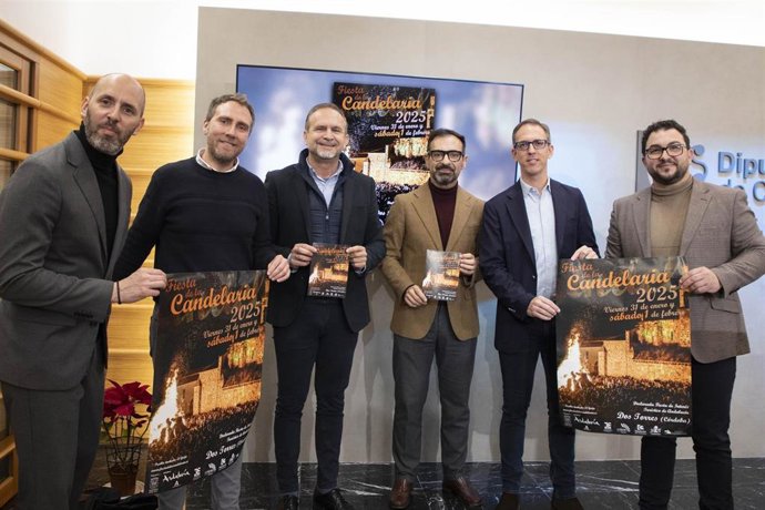 Autoridades en la presentación de la Fiesta de la Candelaria de Dos Torres.