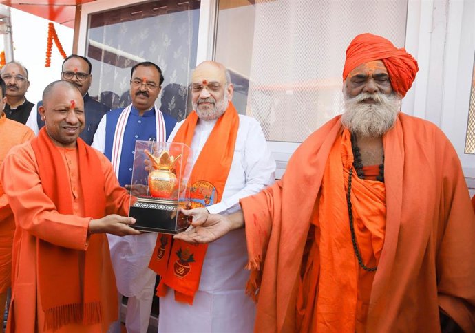 El ministro del Interior de India, Amit Shah, en el centro de la imagen. 