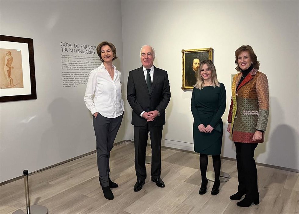 La subdirectora del Museo Goya, Cristina Rubio; el director general de Fundación Ibercaja, José Luis Rodrigo; la directora del Museo Goya, May Forcén; y la jefa de Cultura de Fundación Ibercaja, Mayte Ciriza, en la sala de exposición de 'Goya. Interludi