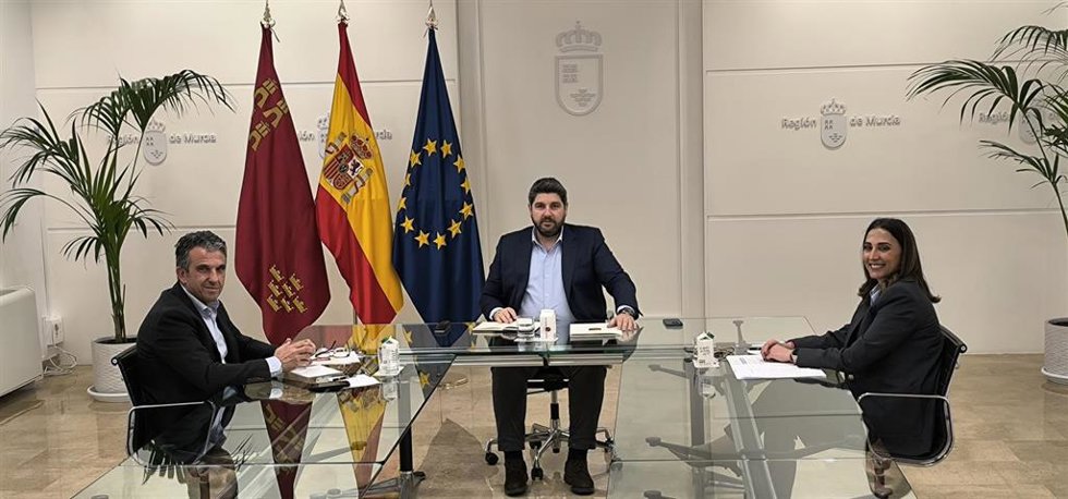 El presidente del Gobierno regional, Fernando López Miras, recibe al presidente de COAG IR-Región de Murcia, José Miguel Marín, en un encuentro en el que ha participado la consejera de la consejera de Agua, Agricultura, Ganadería y Pesca, Sara Rubira