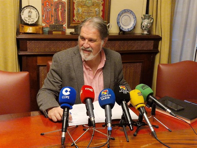 El primer teniente de alcalde del Ayuntamiento de Teruel, Juan Carlos Cruzado, en la rueda de prensa de este lunes.