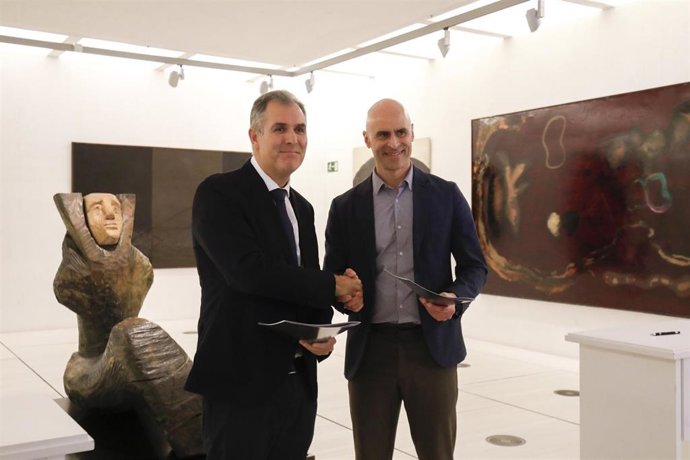 El vicepresidente de la Diputación de Pontevedra Rafa Domínguez y el gerente del área sanitaria de Pontevedra-O Salnés, José Flores.