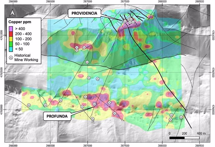 Figura 1 - Mapa de anomalías de suelos en cobre basado en 1.089 muestras, destacando fuertes anomalías en los objetivos Providencia y Profunda.